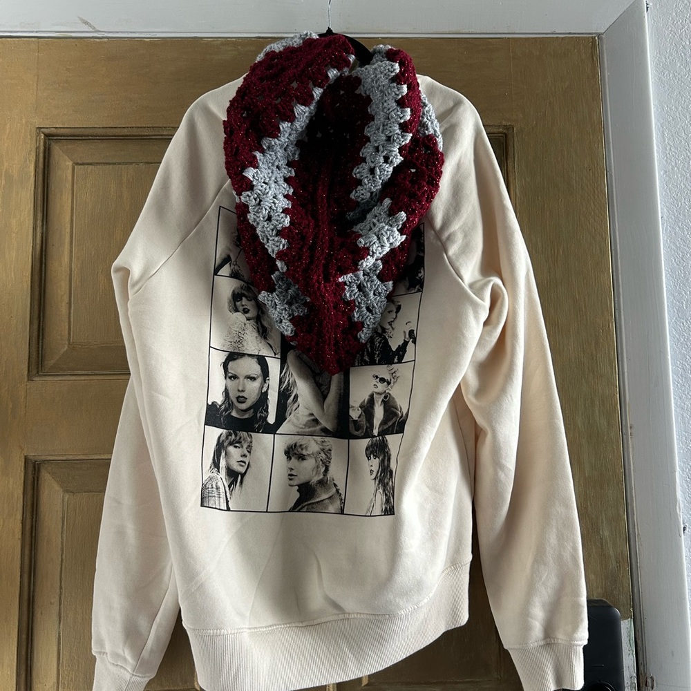 Taylor Swift with crochet - Picture 4 of 7